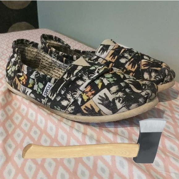 Toms Shoes - 👟 Toms women's shoes size unknown 7.5?